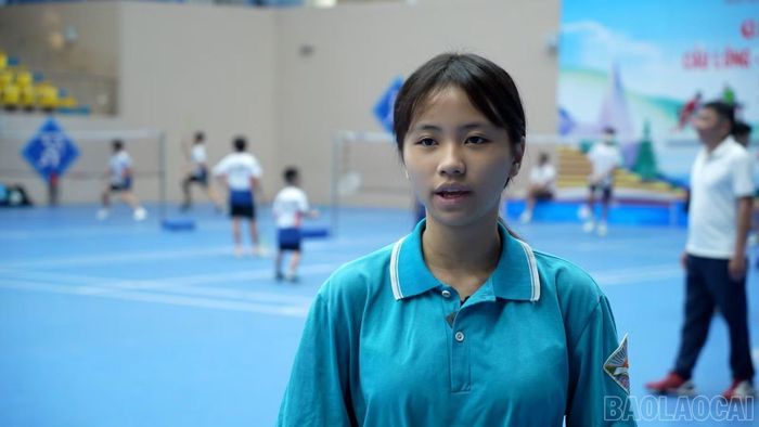 Em Vũ Mai Đan, học sinh lớp 9A2, Trường THCS Nam Cường hào hứng chia sẻ cảm xúc khi tham gia chương trình.