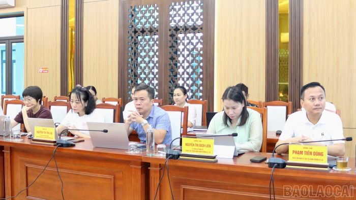 Cán bộ, công chức xã Âu Lâu tham gia hội nghị tập huấn sử dụng phần mềm giải phóng mặt bằng.