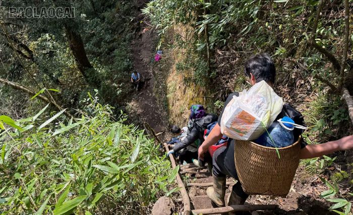 Trận tranh tài diễn ra kịch tính. Các vận động viên thi đấu bền bỉ, chinh phục thành công đỉnh núi trong sự khâm phục của đông đảo khán giả.