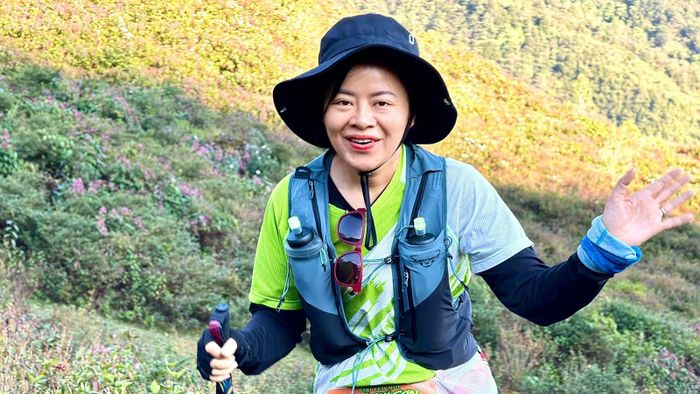 Trên đỉnh Ngũ Chỉ Sơn, nụ cười rạng rỡ khi chiến thắng chính mình là phần thưởng đáng giá hơn mọi huy chương.