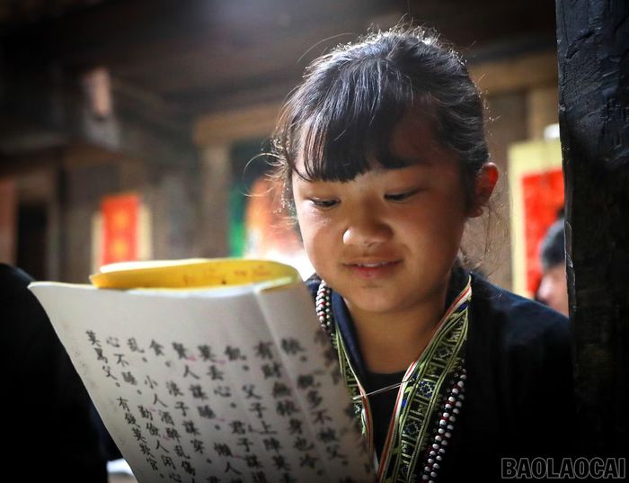 Đặc biệt, học viên còn được tìm hiểu nghệ thuật thư pháp, học các làn điệu dân ca, hát giao duyên truyền thống.