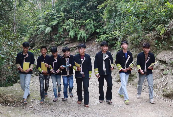  Lớp học thu hút học viên ở nhiều độ tuổi, chủ yếu là con em đồng bào Dao tại địa phương và các khu vực lân cận. 