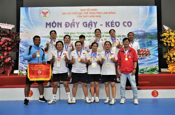 Đội kéo co nữ thôn Ka Ming, Cụm 4, vô địch nội dung kéo co nữ
