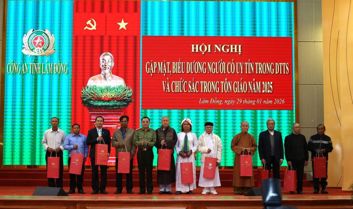 Công an tỉnh Lâm Đồng gặp mặt biểu dương người có uy tín trong dân tộc thiểu số và chức sắc trong tôn giáo trên địa bàn tỉnh
