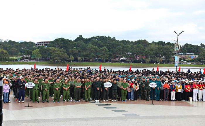 Đông đảo cán bộ, người dân Lâm Đồng tham gia lễ phát động