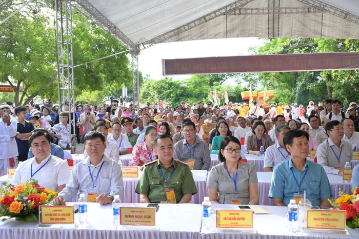 Các đại biểu dự khai mạc Lễ hội Katê