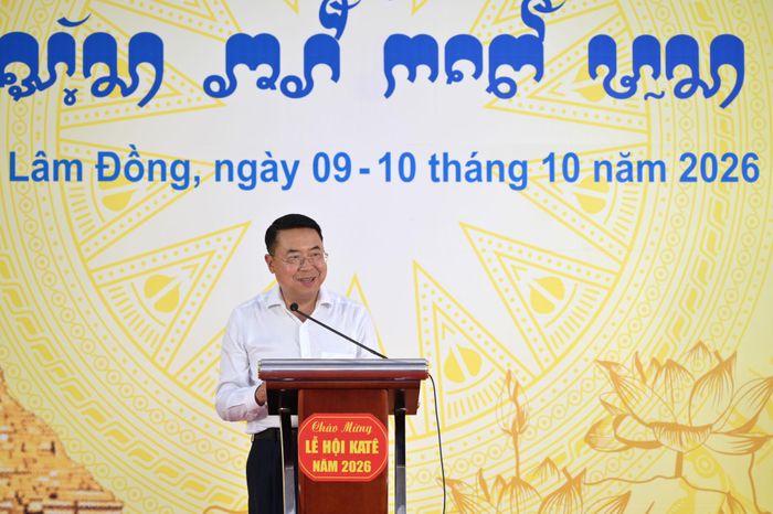 Giám đốc Sở Văn hóa, Thể thao và Du lịch tỉnh Tôn Thiện San phát biểu tại lễ khai mạc