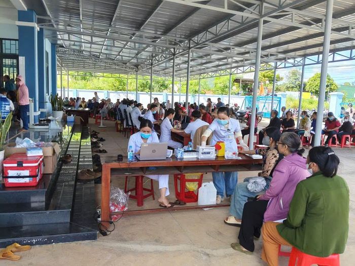 Xã Đắk Mil khám sức khỏe định kỳ, khám sàng lọc miễn phí cho người dân
