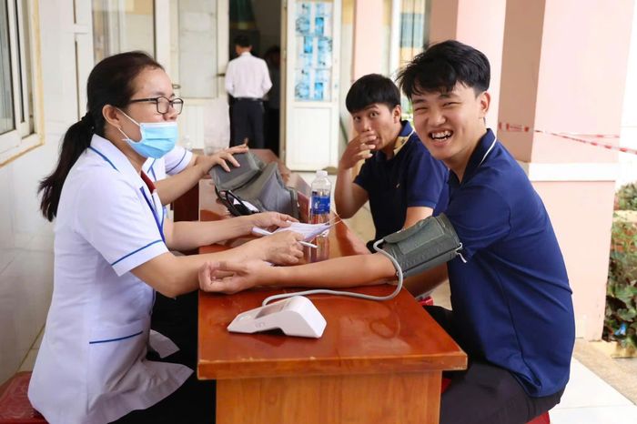 Người dân xã Tuy Đức tham gia khám sức khỏe định kỳ, khám sàng lọc miễn phí