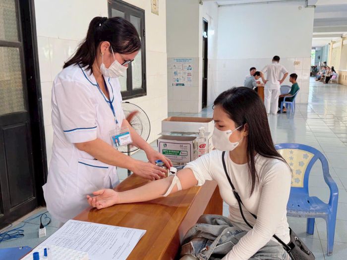 Người dân Đặc khu Phú Quý tham gia khám sức khỏe định kỳ, khám sàng lọc miễn phí. (Ảnh: Nguyễn Lương)