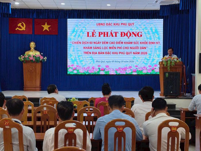 UBND Đặc khu Phú Quý tổ chức Lễ phát động “Chiến dịch 60 ngày đêm cao điểm khám sức khỏe định kỳ, khám sàng lọc miễn phí cho người dân” trên địa bàn. (Ảnh: Nguyễn Lương)