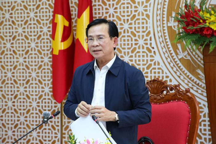 Đồng chí Hồ Văn Mười, Ủy viên Ban Chấp hành Trung ương Đảng, Phó Bí thư Tỉnh ủy, Chủ tịch UBND tỉnh phát biểu kết luận cuộc họp