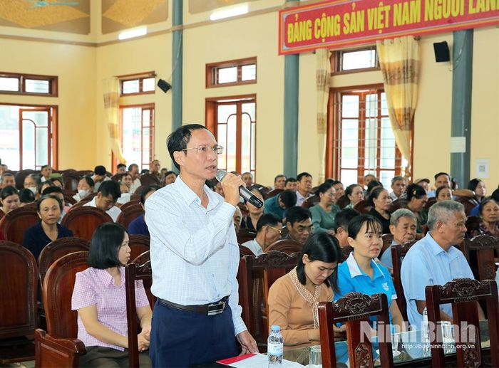 Đại biểu phát biểu ý kiến.
