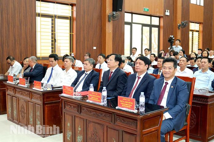 Các đại biểu dự Lễ đón nhận Bằng xếp hạng Di tích quốc gia Nhà tưởng niệm đồng chí Lê Đức Thọ.
