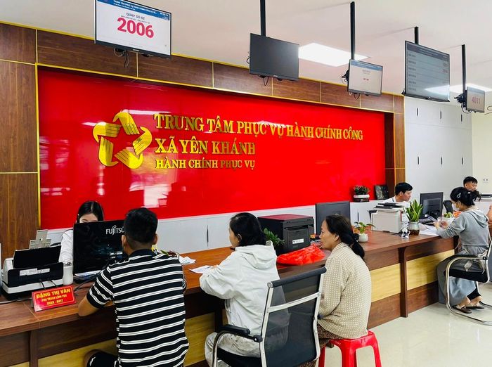 Nhiều thủ tục hành chính lĩnh vực BHXH, BHYT, BHTN được người dân thực hiện tại Trung tâm Phục vụ hành chính công cấp xã.