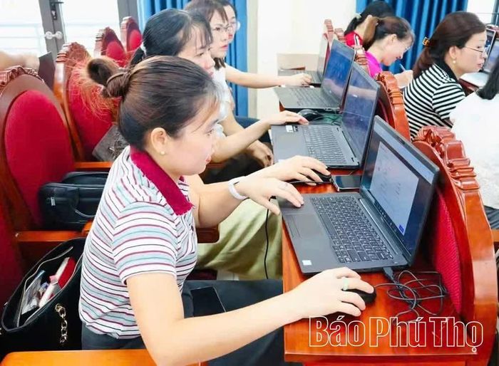 Người dân xã Bình Xuyên từng bước hình thành thói quen ứng xử văn minh, chia sẻ thông tin tích cực trên môi trường số.