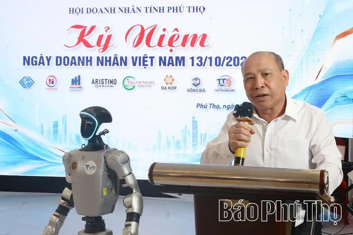Đồng chí Phó Bí thư Tỉnh ủy, Chủ tịch HĐND tỉnh Bùi Đức Hinh phát biểu tại chương trình.