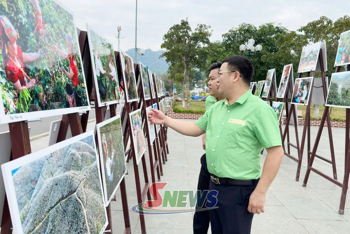 Triển lãm với nhiều hình ảnh đẹp về hành trình phát triển của cây cà phê trên mảnh đất Sơn La.