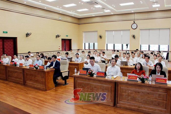 Các đại biểu dự hội nghị.