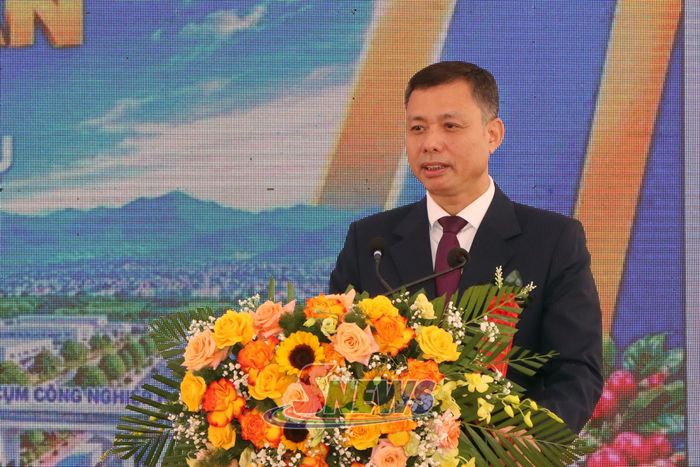 Đồng chí Phó Chủ tịch UBND tỉnh phát biểu tại buổi lễ.