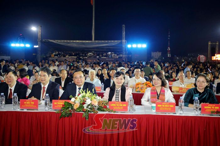 Các đại biểu dự khai mạc.