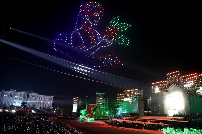 Hình ảnh cô gái Thái được tạo hình từ Drone Light.