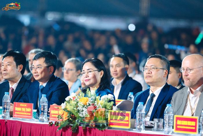 Các đại biểu tham dự khai mạc Lễ hội Cà phê Sơn La.