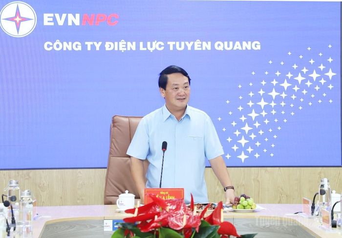 Đồng chí Bí thư Tỉnh ủy Hầu A Lềnh phát biểu tại buổi làm việc.