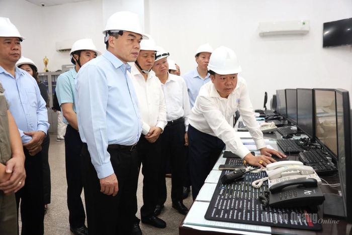 Phó Bí thư Tỉnh ủy, Chủ tịch Ủy ban MTTQ Việt Nam tỉnh kiểm tra công tác vận hành Nhà máy Thủy điện Thái An.