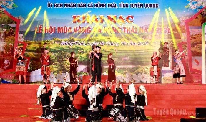 Tiết mục văn nghệ mang đậm bản sắc văn hóa dân tộc tại chương trình.