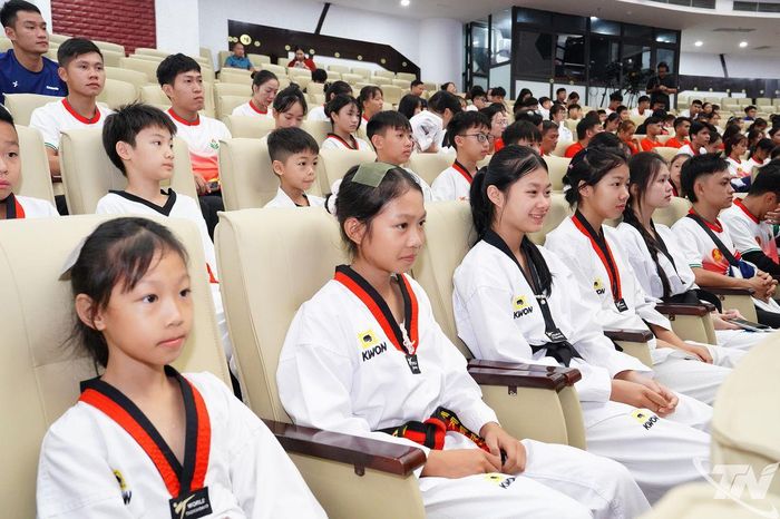 Các vận động viên dự Lễ phát động tại điểm cầu Thái Nguyên.