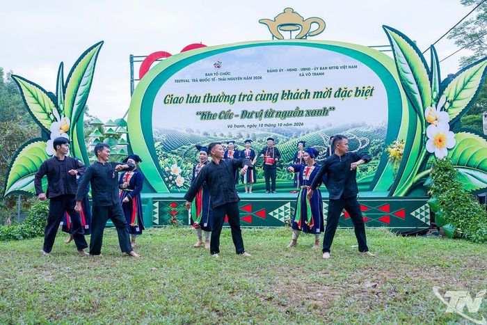 Trình diễn dân gian điệu Tắc Xình tại Chương trình.