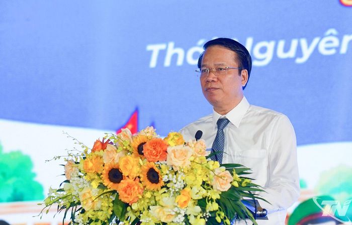 Đồng chí Phó Chủ tịch UBND tỉnh Dương Văn Lượng phát biểu tại buổi lễ.