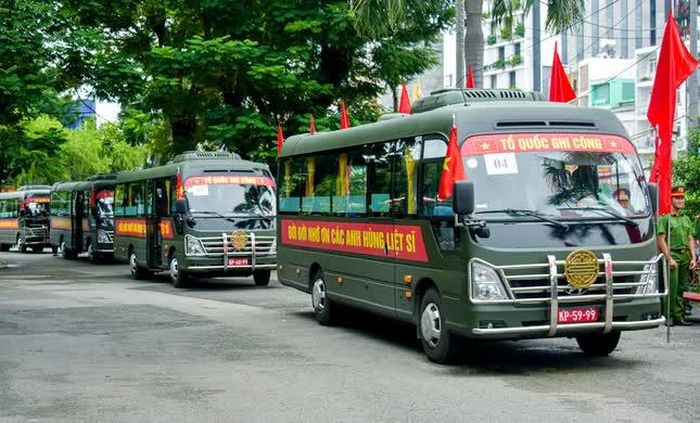 Buổi sơ duyệt được tổ chức như một buổi lễ chính với đầy đủ các nghi thức
