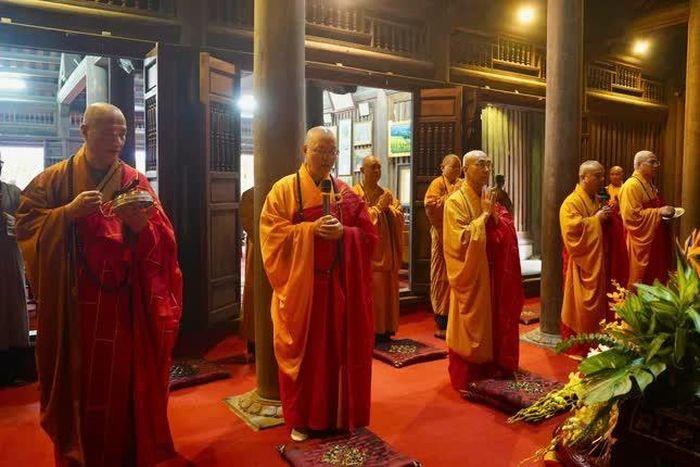 Dâng hương lễ Phật, lễ Tổ