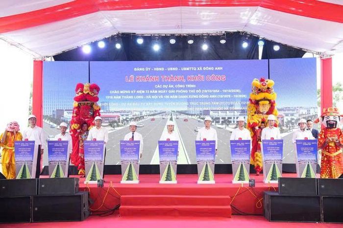 Tại Đông Anh, lễ khởi công Dự án đầu tư xây dựng tuyến đường trục Trung tâm TC21, đoạn từ đường Trường Sa đến đường Vành đai 3, đánh dấu bước triển khai một công trình giao thông trọng điểm. Tuyến đường được kỳ vọng góp phần hoàn thiện mạng lưới giao thông, tăng cường kết nối giữa các khu vực để địa phương khai thác tốt hơn tiềm năng phát triển đô thị, dịch vụ và kinh tế trong giai đoạn mới.