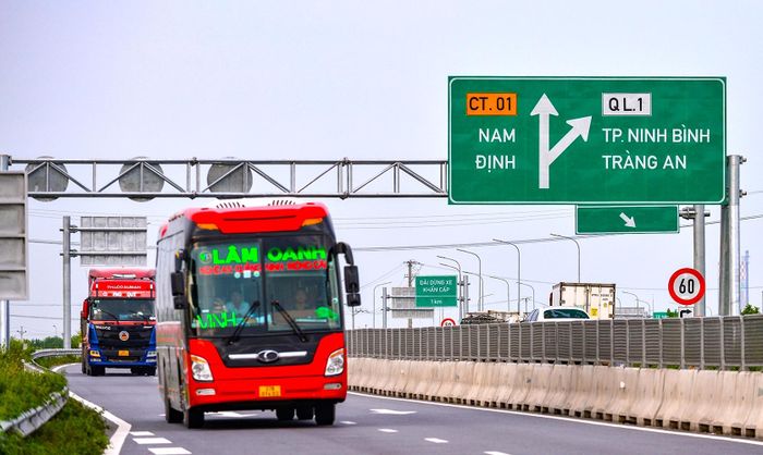 Việc cung cấp dịch vụ công trực tuyến của Bộ Xây dựng sẽ gắn với giảm giấy tờ, hạn chế kê khai lại thông tin và tạo thuận lợi thực chất cho người dân, doanh nghiệp (Ảnh minh họa).