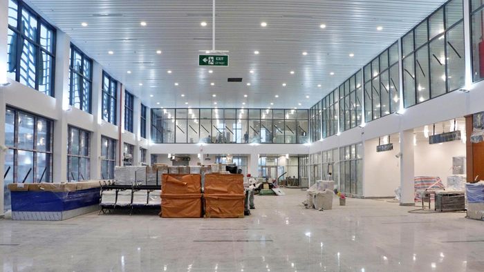 Nhà ga hành khách Cảng hàng không Cà Mau đang được các đơn vị thi công khẩn trương hoàn thiện.