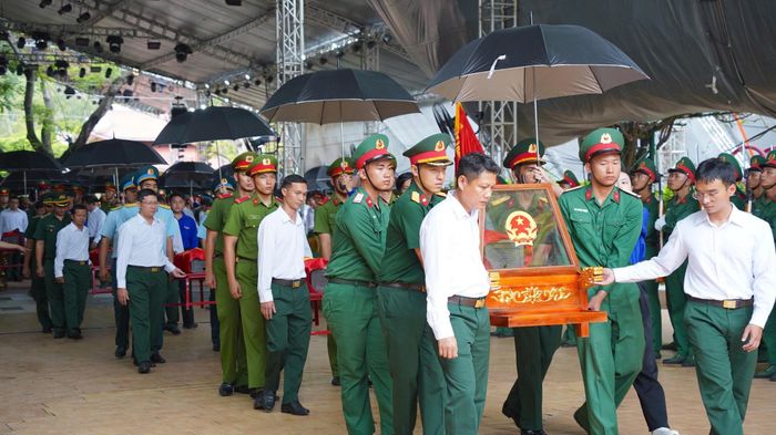 Theo phương án tổ chức, sau lễ truy điệu, hài cốt từng liệt sĩ được đặt trong tiểu quách, bảo vệ bằng lồng kính, phủ Quốc kỳ và che ô đen trước khi đưa lên xe. Đoàn xe đưa hài cốt liệt sĩ đến Nghĩa trang Liệt sĩ TP.HCM được bố trí theo đội hình gồm xe dẫn đường, xe chỉ huy, xe quân kỳ, xe danh dự, xe chở hoa, 8 xe chở hài cốt liệt sĩ, xe chở đại biểu và xe kiểm soát quân sự.