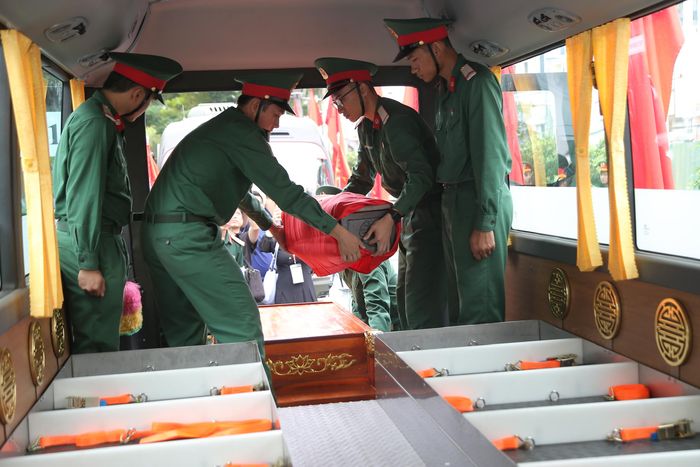 Theo kế hoạch, đoàn xe đưa hài cốt liệt sĩ từ Công viên Văn hóa Lê Thị Riêng đến Nghĩa trang Liệt sĩ TP.HCM di chuyển theo lộ trình: Trường Sơn – Cách Mạng Tháng Tám – vòng xoay Dân Chủ – Cách Mạng Tháng Tám – Điện Biên Phủ – cầu Sài Gòn – Võ Nguyên Giáp – Xa lộ Hà Nội – Nghĩa trang Liệt sĩ TP.HCM. Ở chiều ngược lại, đoàn xe từ Nghĩa trang Liệt sĩ TP.HCM trở về Công viên Văn hóa Lê Thị Riêng đi theo tuyến Xa lộ Hà Nội – Võ Nguyên Giáp – cầu Sài Gòn – Điện Biên Phủ – Đinh Tiên Hoàng – Võ Thị Sáu – vòng xoay Dân Chủ – Cách Mạng Tháng Tám – Trường Sơn.