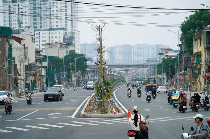 Cũng trong sáng 10/10, đoạn tuyến đường Vành đai 2,5 nối từ đường Nguyễn Trãi đến Đầm Hồng đã chính thức thông xe kỹ thuật.