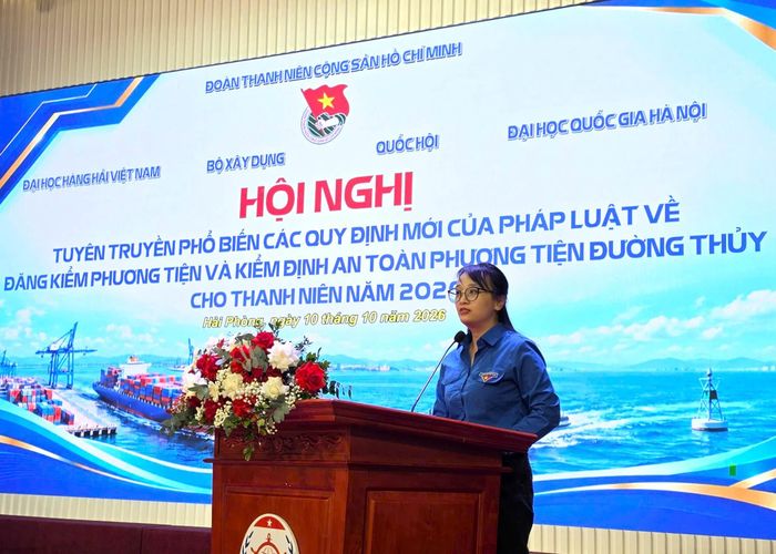 Chị Nguyễn Diệu Linh, Bí thư Đoàn Thanh niên Bộ Xây dựng phát biểu khai mạc hội nghị.