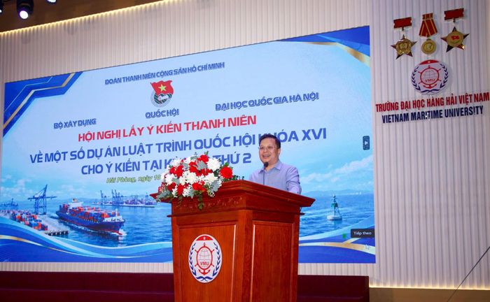 Ông Nguyễn Danh Tú, Phó chủ tịch Nhóm đại biểu Quốc hội trẻ, Ủy viên chuyên trách Ủy ban Pháp luật và Tư pháp của Quốc hội phát biểu tại hội nghị.