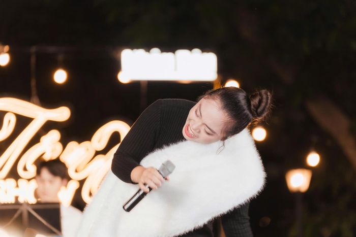 MAGMA với những ca khúc sôi động như "Manifest", "A song for you", "Be mine", "Hơi men đầu môi" và "Trái tim tự do".