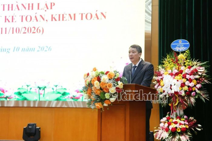 Thứ trưởng Bộ Tài chính Cao Anh Tuấn phát biểu chúc mừng. Ảnh: Đức Minh