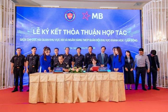 Ngân hàng TMCP Quân đội (MB) và Chi cục Hải quan Khu vực XIII chính thức ký kết Thỏa thuận hợp tác.