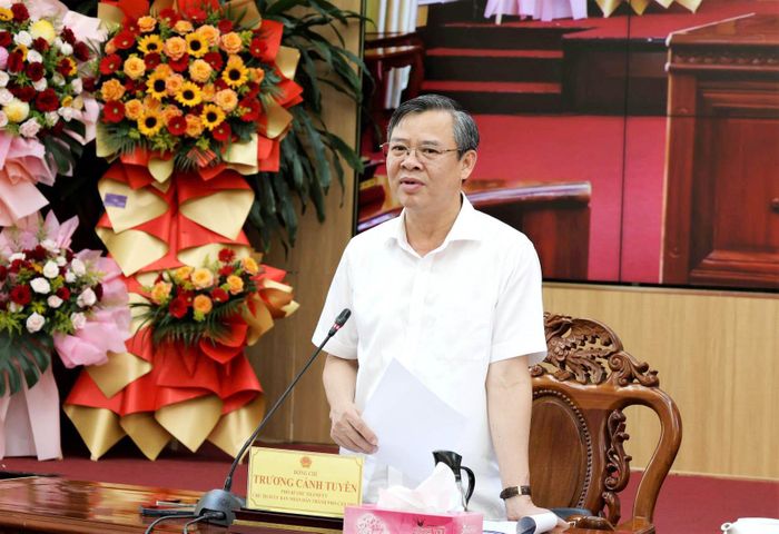 Chủ tịch UBND TP. Cần Thơ Trương Cảnh Tuyên yêu cầu các đơn vị liên quan tập trung và khẩn trương hoàn thành công việc đã được phân công, bảo đảm việc tổ chức Festival Lúa gạo 2026 thành công