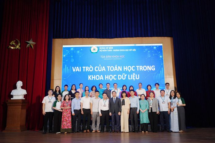 Các đại biểu tham dự Toạ đàm. Ảnh: Ngọc Bích