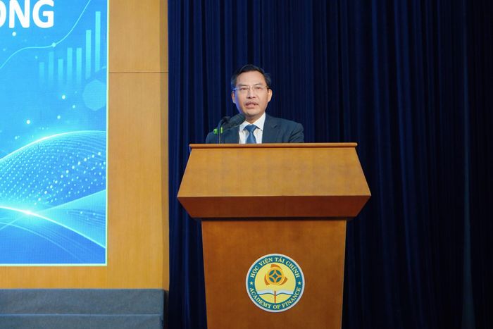 TS Nguyễn Văn Bình, Phó Giám đốc Học viện Tài chính phát biểu khai mạc Toạ đàm. Ảnh: Ngọc Bích