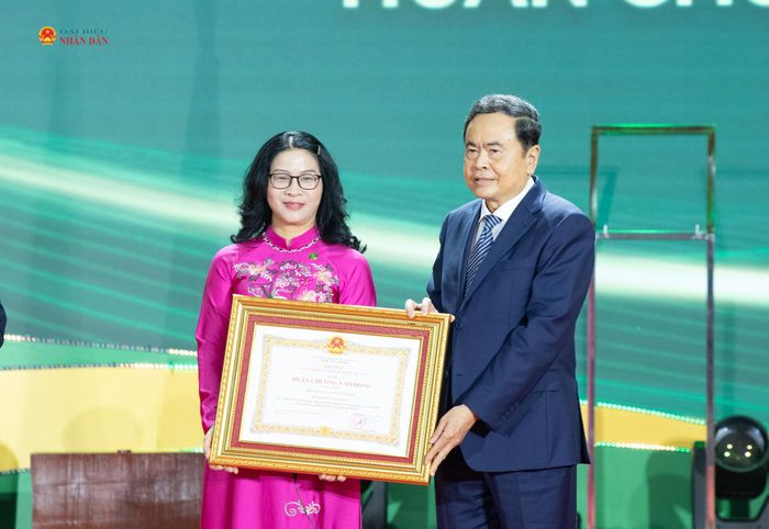 Chủ tịch Quốc hội Trần Thanh Mẫn trao Huân chương Lao động hạng Nhất tặng Học viện Nông nghiệp Việt Nam